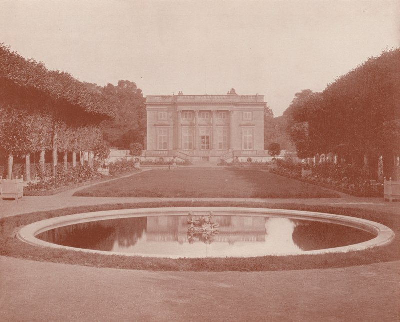 Little Trianon, Wersal (zdjęcie czarno-białe) autorstwa French Photographer