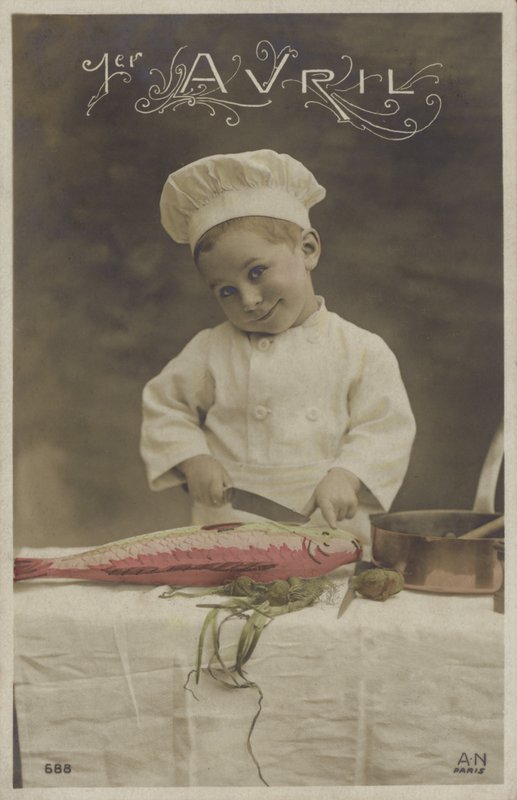 Mały chłopiec gotujący rybę (kolorowe zdjęcie) autorstwa French Photographer