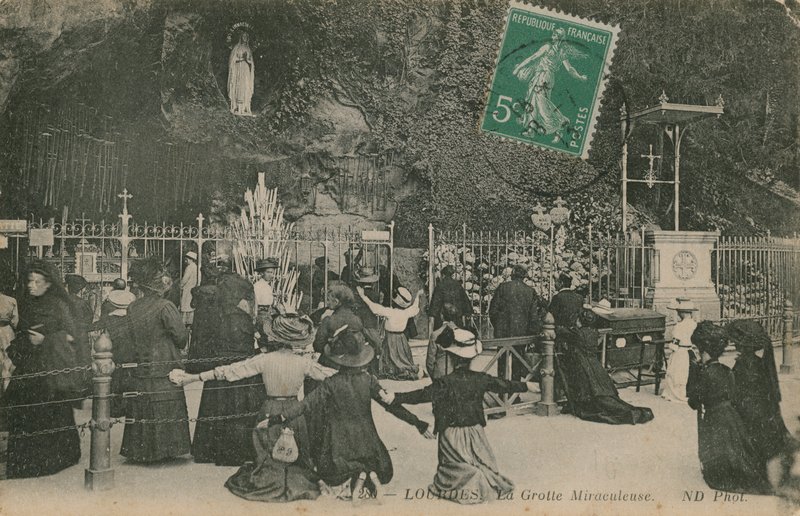 Lourdes, Cudowna Grota. Pocztówka wysłana 28 marca 1913 r. autorstwa French Photographer