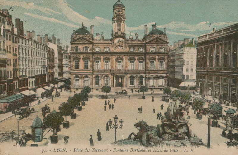 Lyon - Place des Terreaux - Fontanna Bartholdi i Ratusz. Pocztówka wysłana w 1913 roku. autorstwa French Photographer