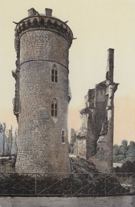 Mehun-sur-Yevre, pozostałości zamku, strona N autorstwa French Photographer