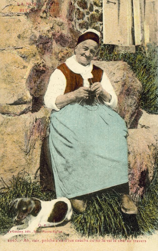 Stara kobieta robi na drutach (kolorowe zdjęcie) autorstwa French Photographer