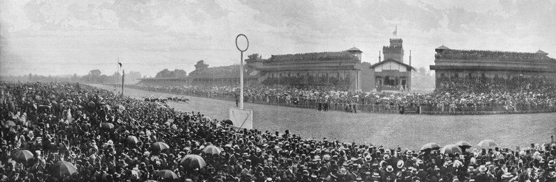 Paryż – Dzień Grand Prix w Longchamps (zdjęcie czarno-białe) autorstwa French Photographer