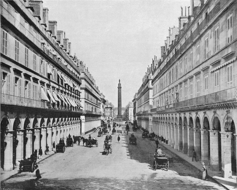 Paryż - Rue Castiglione - Place Vendome (zdjęcie czarno-białe) autorstwa French Photographer