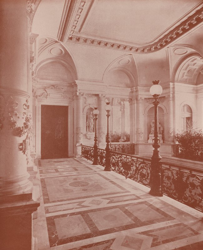 Paryż: Przedsionek w Hotel de Ville (zdjęcie czarno-białe) autorstwa French Photographer