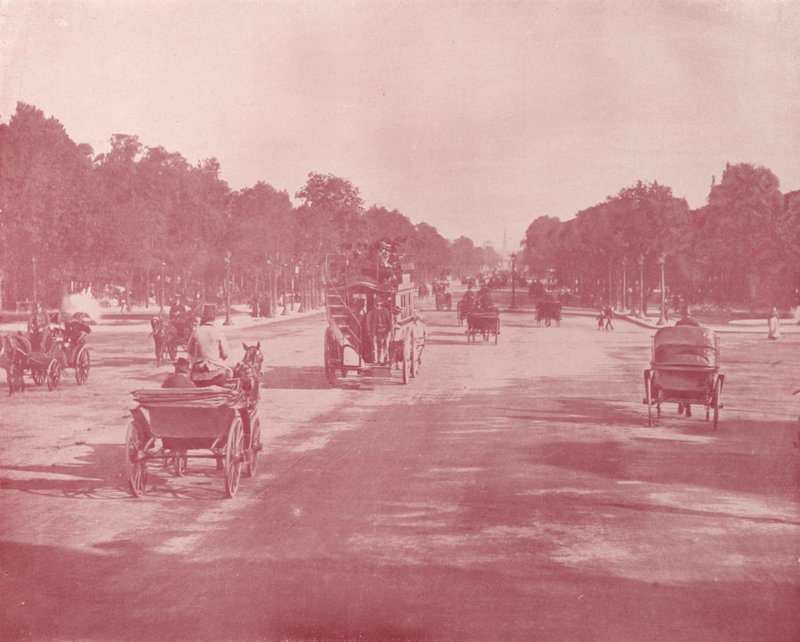 Paryż: Avenue Champs Elysees (zdjęcie czarno-białe) autorstwa French Photographer