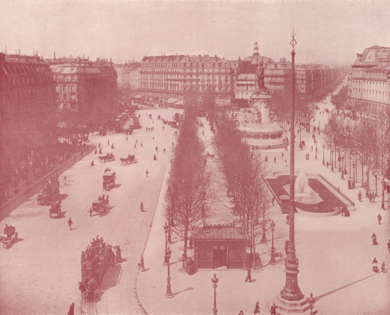 Paryż: Place de la Republique (zdjęcie czarno-białe) autorstwa French Photographer