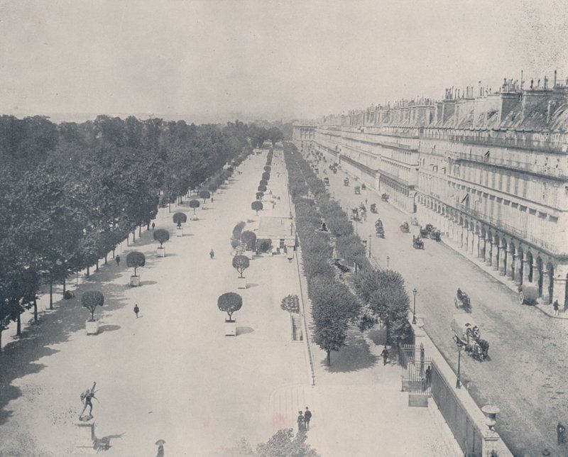 Paryż: Rue de Rivoli i taras ogrodu Tuileries (zdjęcie czarno-białe) autorstwa French Photographer