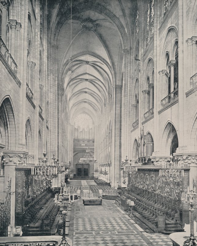 Paryż: Wnętrze katedry Notre Dame (zdjęcie czarno-białe) autorstwa French Photographer