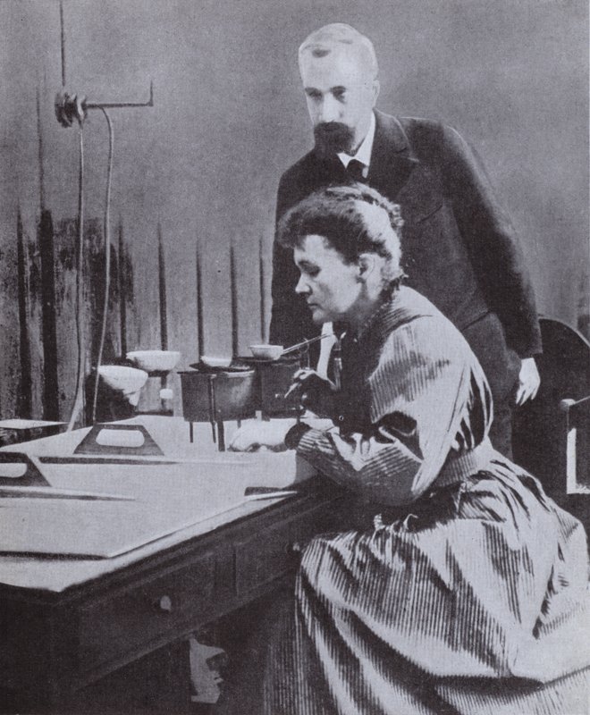 Pierre i Marie Curie, odkrywcy radu, w swoim laboratorium na Uniwersytecie Paryskim, 1898 autorstwa French Photographer