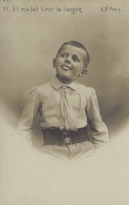Portret małego chłopca (zdjęcie czarno-białe) autorstwa French Photographer
