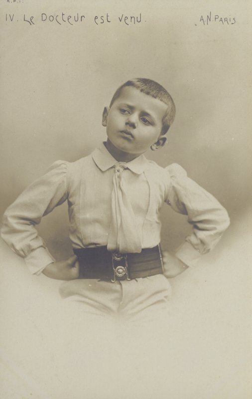 Portret małego chłopca (zdjęcie czarno-białe) autorstwa French Photographer