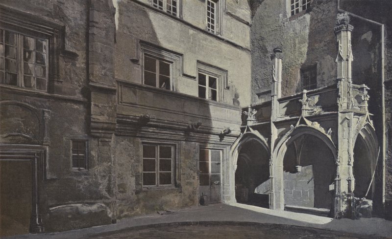 Rodez, Dom na Place destaing, widok na dziedziniec autorstwa French Photographer