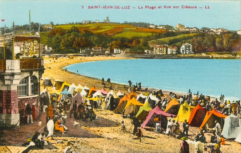 Saint-Jean-de-Luz, plaża i widok na Ciboure (zdjęcie kolorowe) autorstwa French Photographer