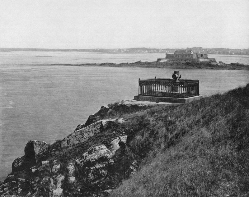 Saint-Malo - Grobowiec Chateaubbianda (zdjęcie czarno-białe) autorstwa French Photographer