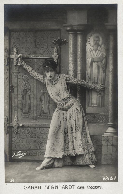Sarah Bernhardt w cesarzowej Teodorze autorstwa French Photographer