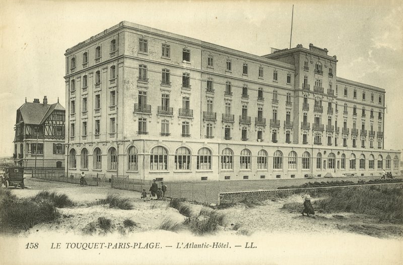 Hotel Atlantic (zdjęcie czarno-białe) autorstwa French Photographer