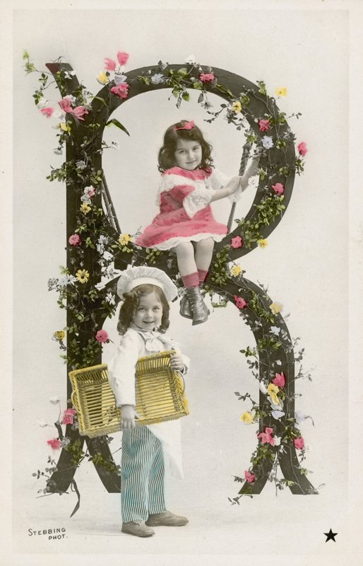 Litera R (zdjęcie kolorowe) autorstwa French Photographer