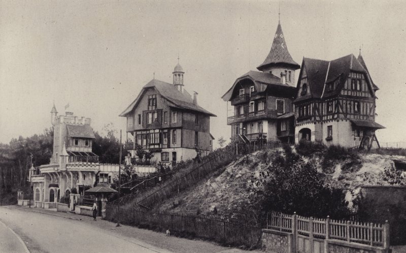 Village Suisse i rue Saint-Jean, Le Touquet, w 1893 r. autorstwa French Photographer