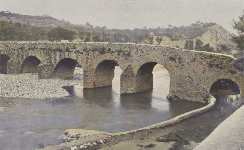 Viviers, most romański, na Escoutay, widok w górę rzeki autorstwa French Photographer