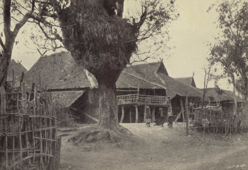Birma: W Kengtung (zdjęcie czarno-białe) autorstwa Georges Bertin Scott