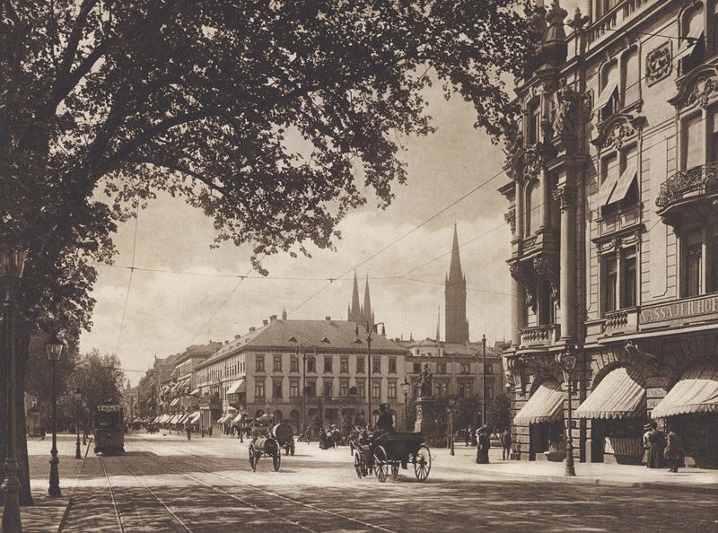 Wiesbaden, Wilhelmstrasse (zdjęcie czarno-białe) autorstwa German Photographer