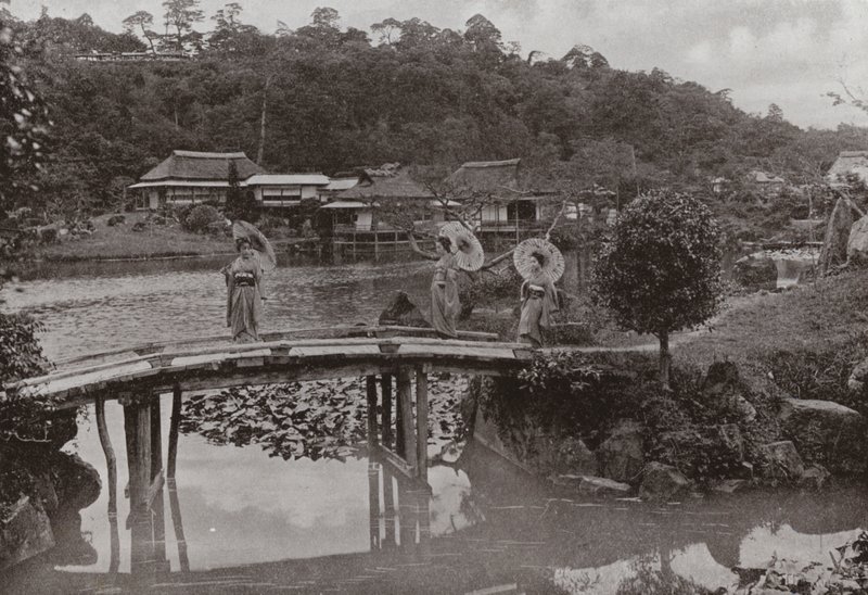 Hikone (zdjęcie czarno-białe) autorstwa Herbert Ponting