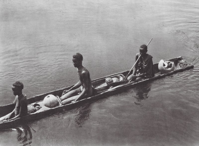 Afryka: Nuer wykopany na Bahr el Zeraf (zdjęcie czarno-białe) autorstwa Hugo Adolf Bernatzik