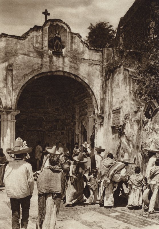 Meksyk: Amecameca, wejście do kościoła (zdjęcie czarno-białe) autorstwa Hugo Brehme