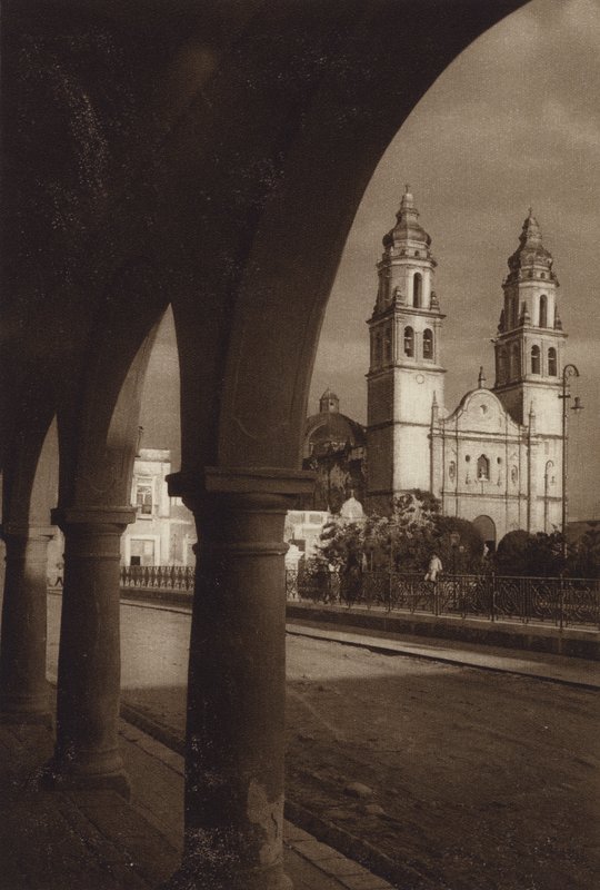 Meksyk: Katedra w Campeche (zdjęcie czarno-białe) autorstwa Hugo Brehme