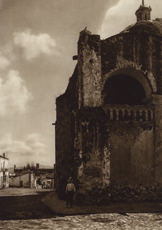 Meksyk: Cuernavaca, częściowy widok na katedrę (zdjęcie czarno-białe) autorstwa Hugo Brehme