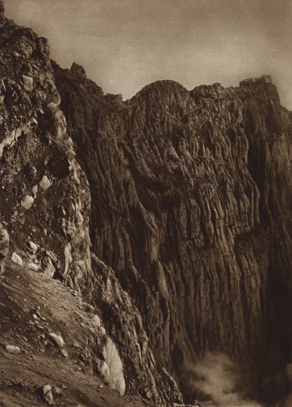 Meksyk: krater Popocatepetl (zdjęcie czarno-białe) autorstwa Hugo Brehme
