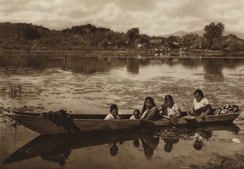 Meksyk: Laguna de Patzcuaro (zdjęcie czarno-białe) autorstwa Hugo Brehme