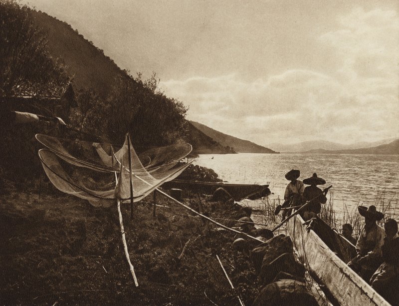 Meksyk: Laguna de Patzcuaro (zdjęcie czarno-białe) autorstwa Hugo Brehme