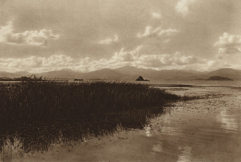Meksyk: Laguna de Patzcuaro (zdjęcie czarno-białe) autorstwa Hugo Brehme