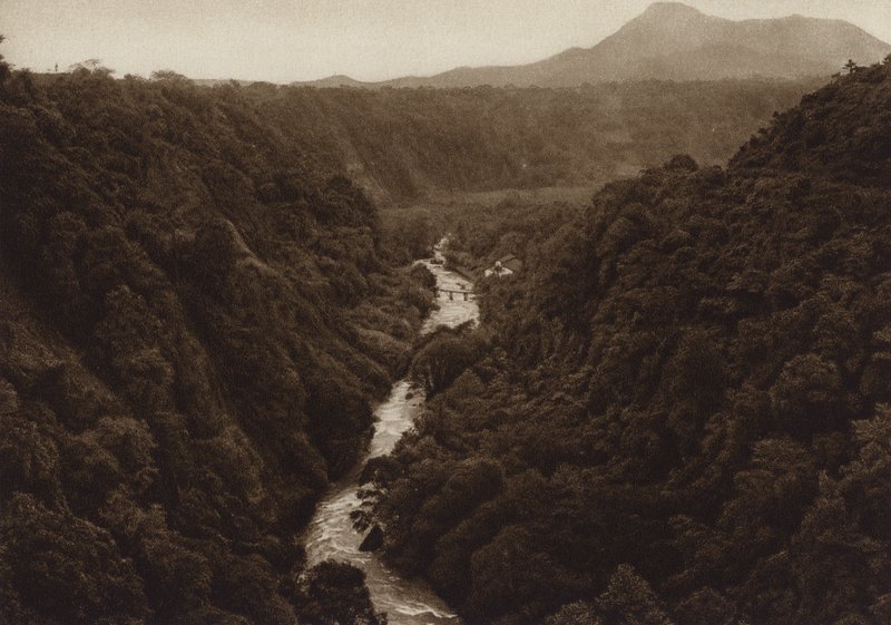 Meksyk: Orizaba, Kanada (zdjęcie czarno-białe) autorstwa Hugo Brehme