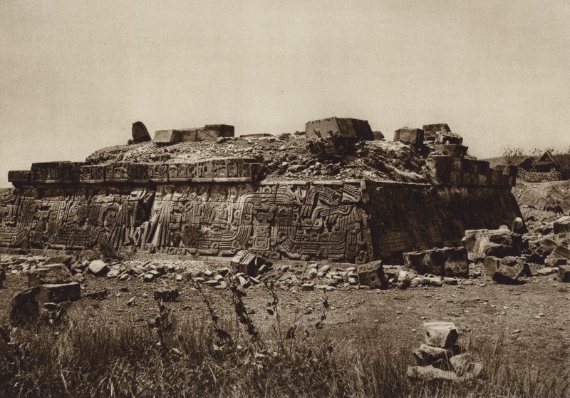 Meksyk: Piramida Xochicalco, przed renowacją (zdjęcie czarno-białe) autorstwa Hugo Brehme
