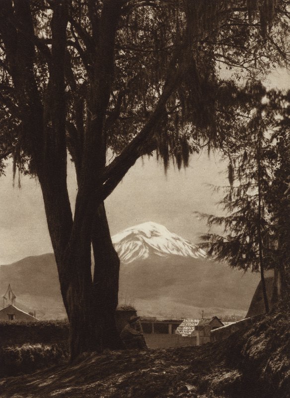 Meksyk: Popocatepetl widziany z Amecameca (zdjęcie czarno-białe) autorstwa Hugo Brehme