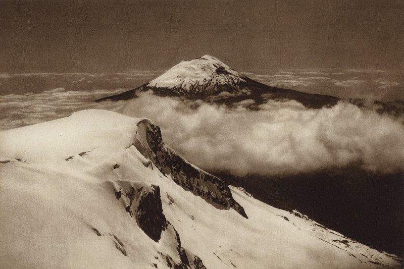 Meksyk: Popocatepetl widziany ze szczytu Iztaccihuatl (zdjęcie czarno-białe) autorstwa Hugo Brehme