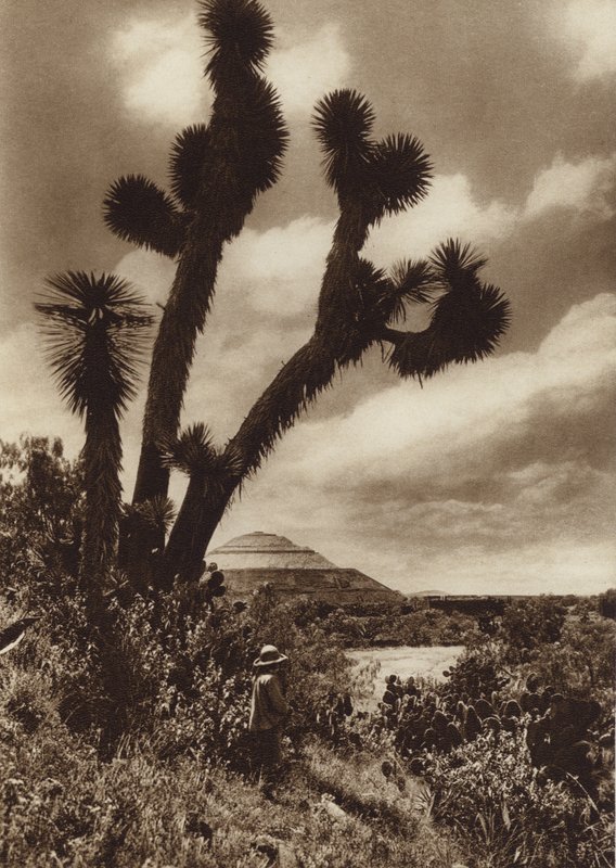 Meksyk: San Juan Teotihuacan, Piramide del Sol (zdjęcie czarno-białe) autorstwa Hugo Brehme
