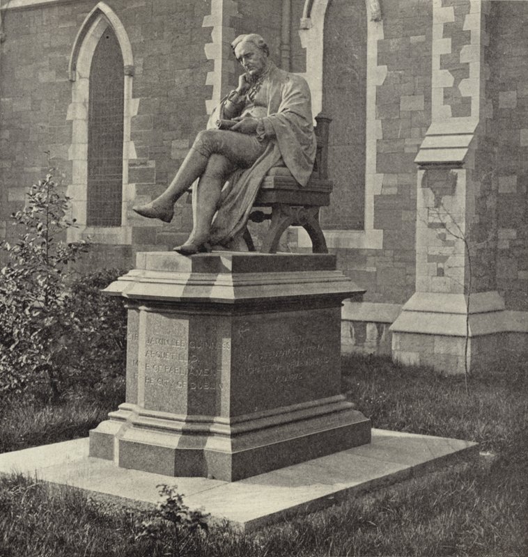 Statua Guinnessa, St. Patrick