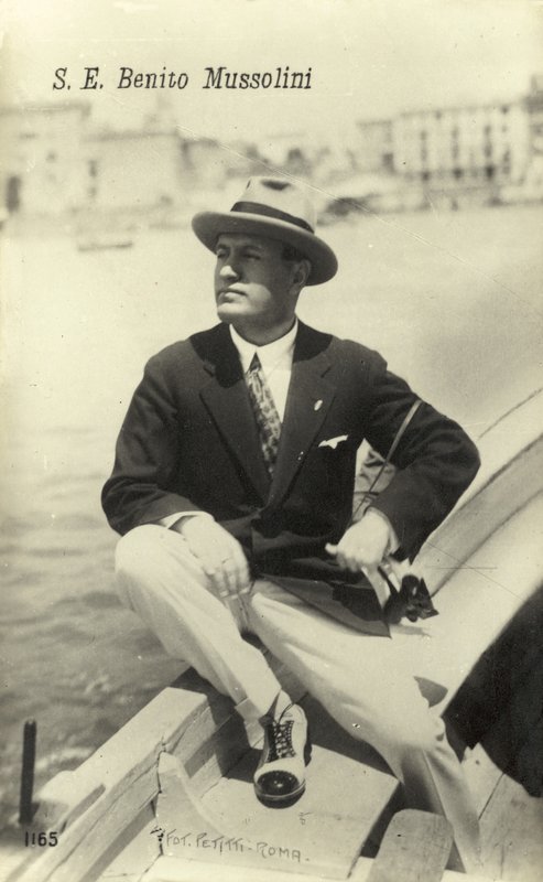 Benito Mussolini autorstwa Italian Photographer