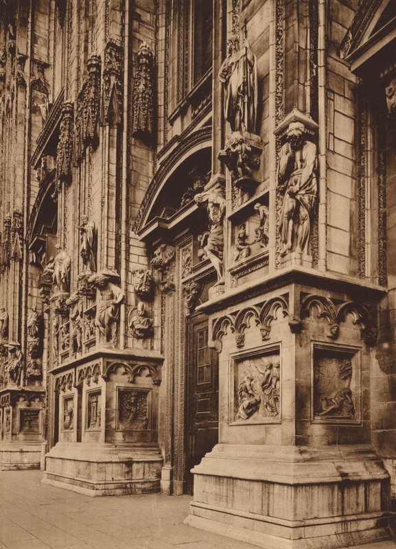 Duomo di Milano: szczegół fasady (zdjęcie czarno-białe) autorstwa Italian Photographer