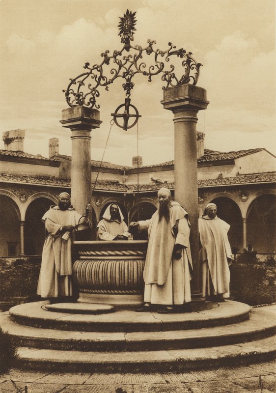 Firenze / Florencja: Okolice Florencji, Certosa, Studnia w Wielkim Klasztorze (zdjęcie czarno-białe) autorstwa Italian Photographer