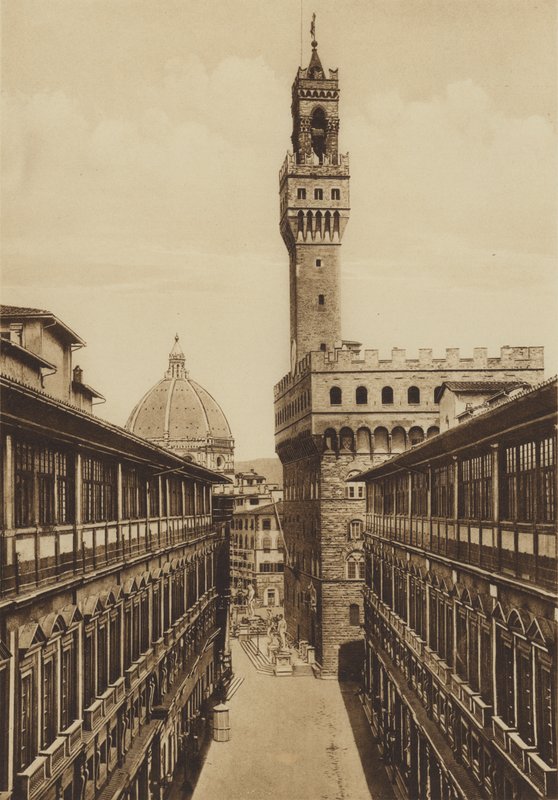 Firenze / Florencja: Portyki Uffizi, zbudowane według projektu Vasariego (zdjęcie czarno-białe) autorstwa Italian Photographer