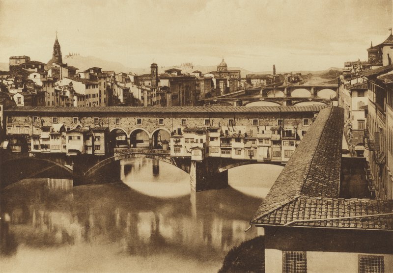 Firenze / Florencja: Widok na Lungarno z mostami, Vecchio, S Trinita, Carraia i di Ferro alle Cascine (zdjęcie czarno-białe) autorstwa Italian Photographer