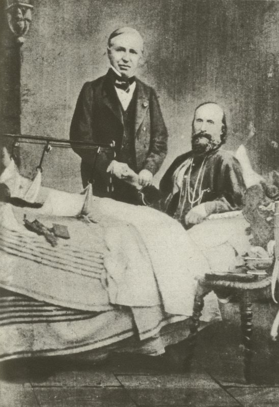 Garibaldi, ranny w walce, ze swoim lekarzem (zdjęcie czarno-białe) autorstwa Italian Photographer