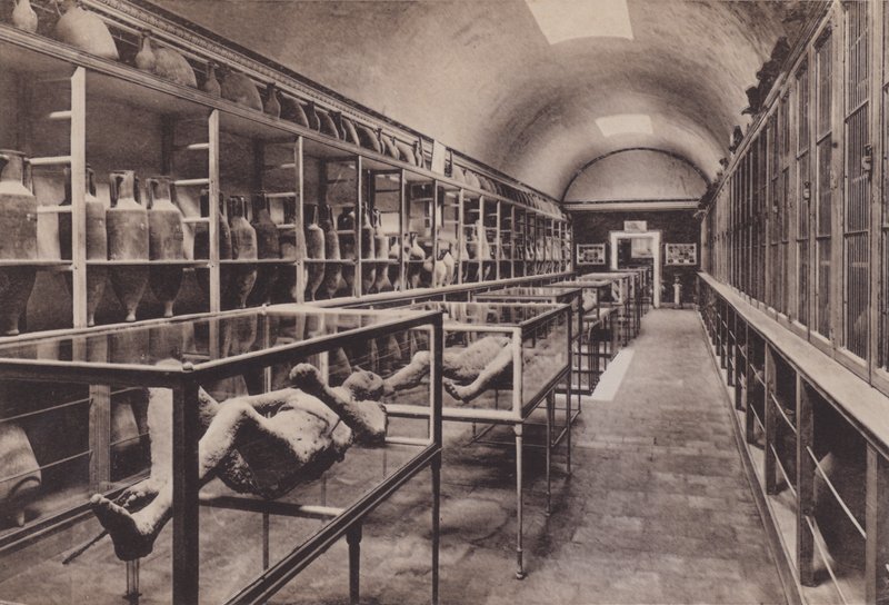Interno del Museo, Wnętrze muzeum (zdjęcie czarno-białe) autorstwa Italian Photographer