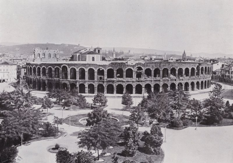 Włochy: Werona, arena rzymska (zdjęcie czarno-białe) autorstwa Italian Photographer