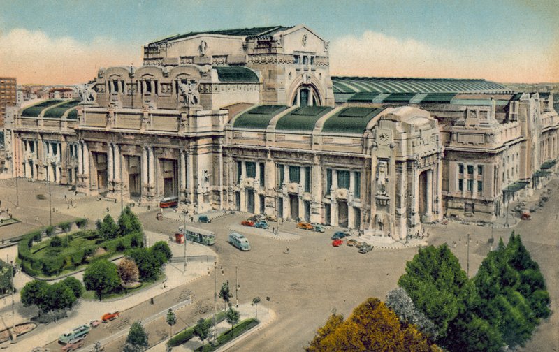 Mediolan / Milan: Stazione Centrale (zdjęcie kolorowe) autorstwa Italian Photographer